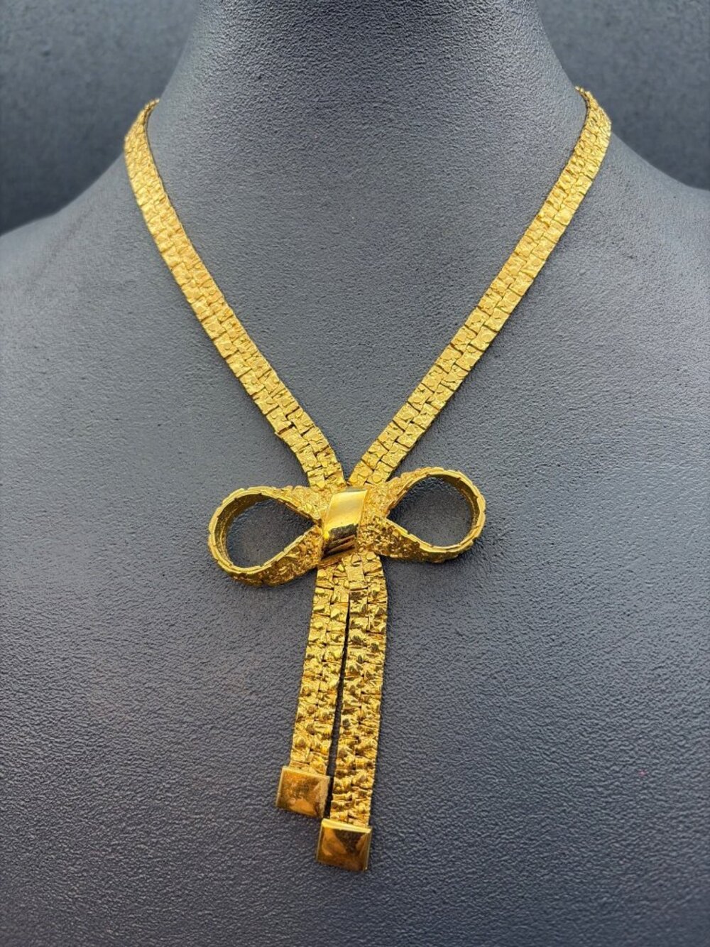 Textured Bow Necklace 17 In Gold Dual Hanging Strands As Is Vintage Glam Elegant